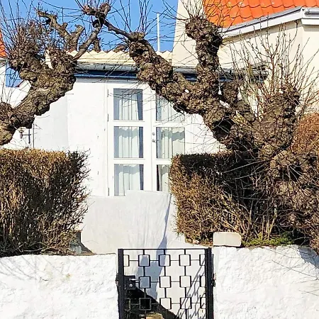 Nyaraló Holiday Home Svaneke XIII